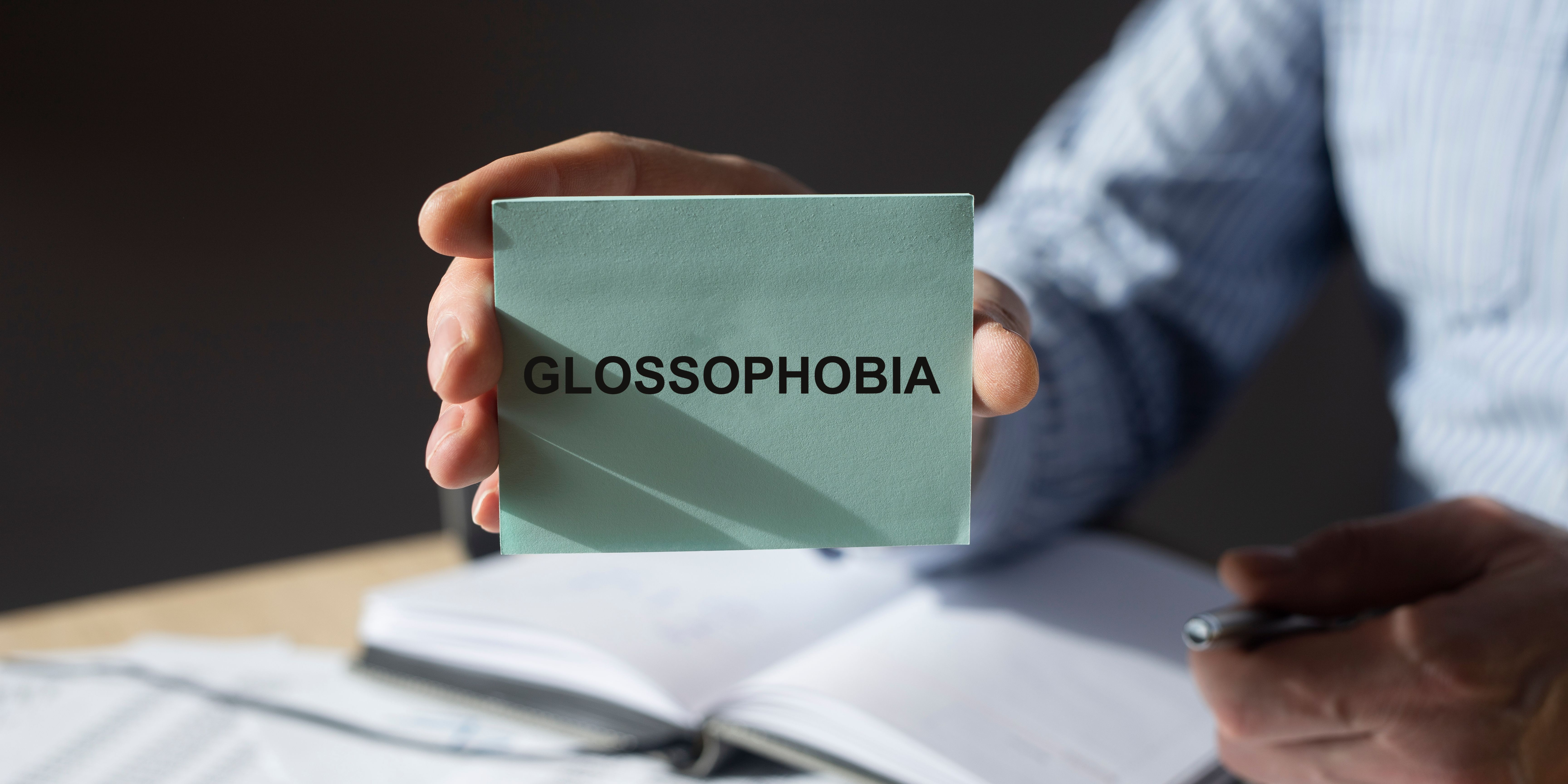 Takut Berbicara dengan Orang Baru - Mengatasi Glossophobia pada Wanita